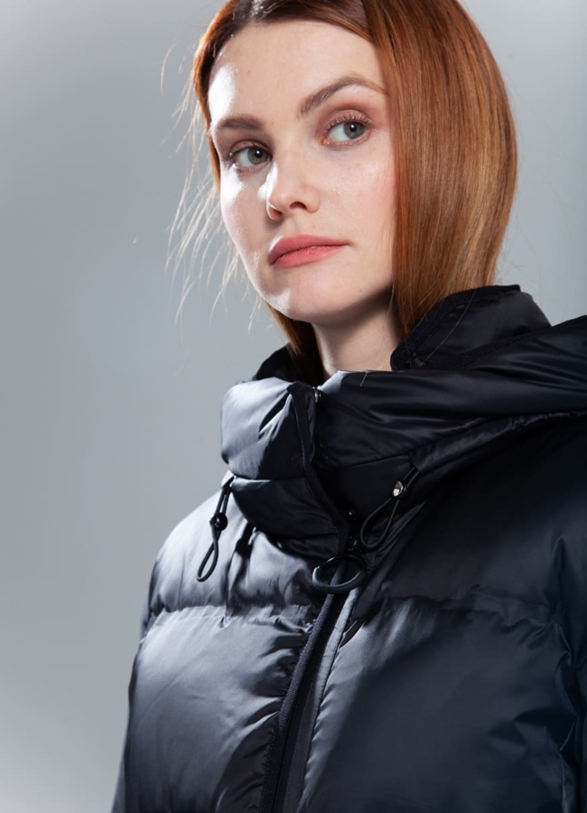 Пуховик женский с капюшоном черного цвета модель № 908Y в кредит