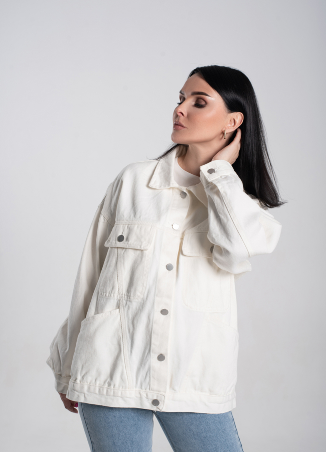 Куртка джинсовая  белого цвета  модель № 24568 в кредит