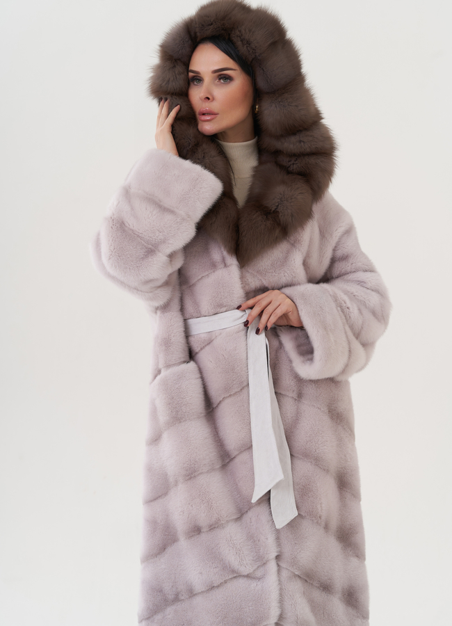 Шуба из норки с капюшоном из куницы  модель № 25813 в кредит