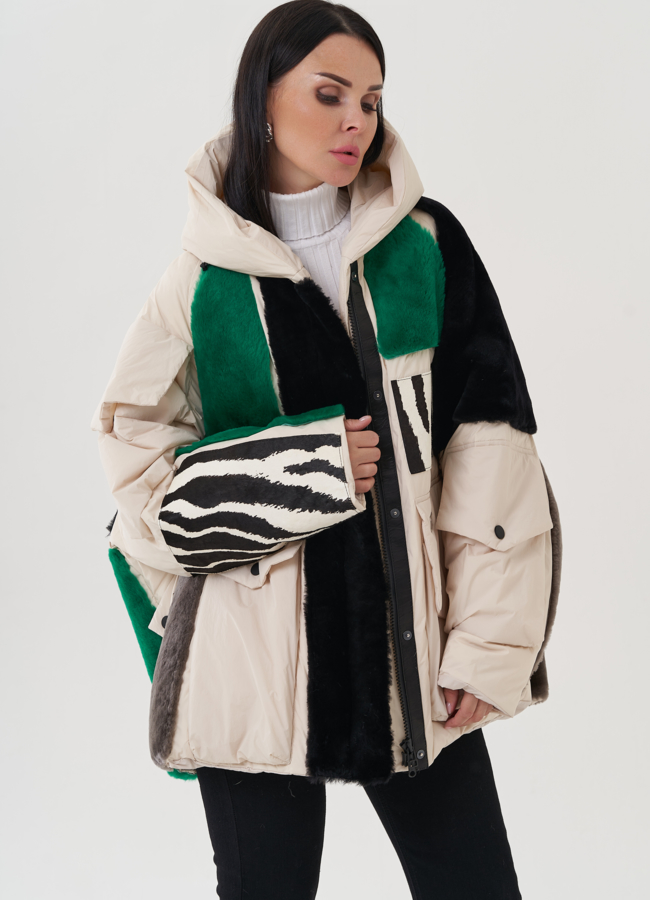 Женский пуховик белого цвета с капюшоном модель № 25478 в кредит