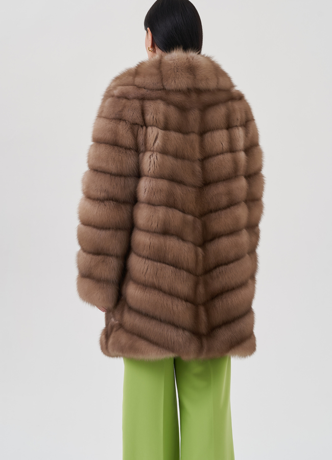 Шуба из куницы с английским воротником  модель № 24642 в кредит