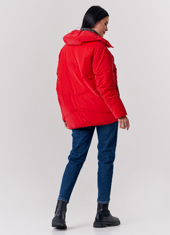 Пуховик красного цвета с воротником стойкой модель № 21896 в кредит