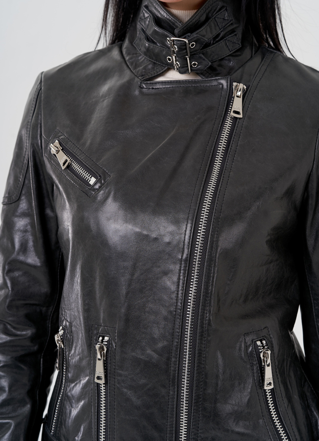 Женская куртка - косуха из натуральной кожи серого цвета  модель № 24121 универмаг малина