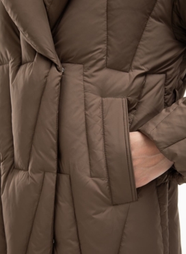 Женский пуховик с английским воротником