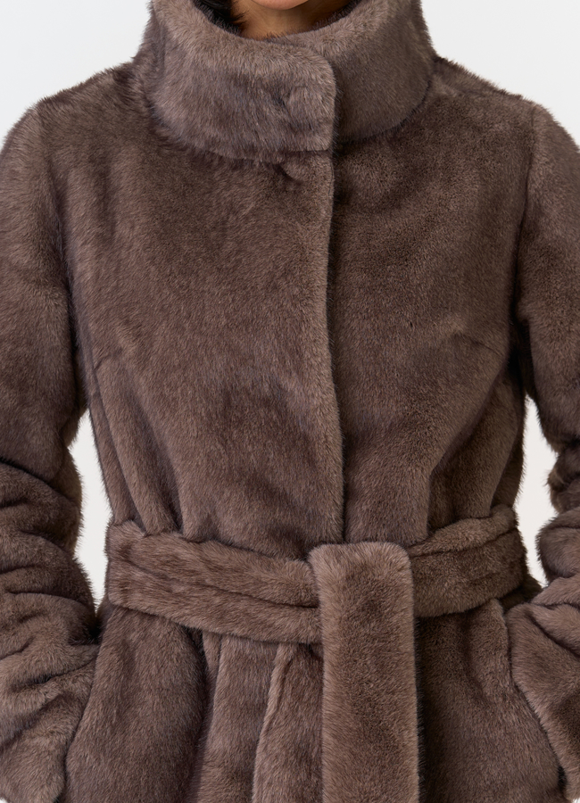 Женская шуба из эко меха с воротником стойкой модель № 31256 универмаг малина Женская шуба из эко меха с воротником стойкой модель № 31256 универмаг малина