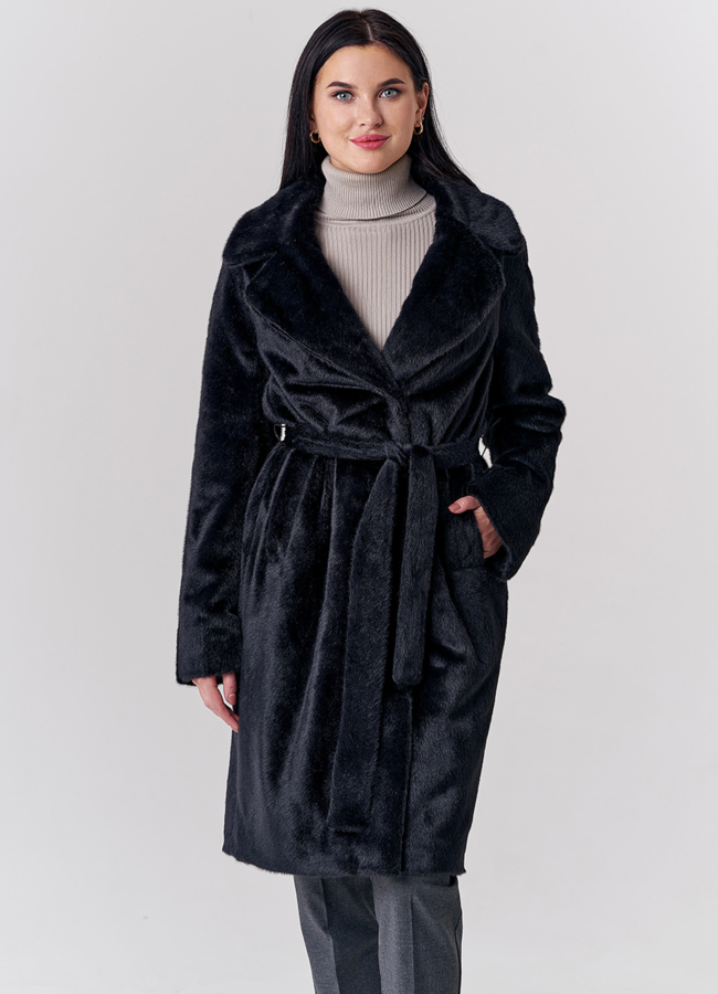 Шуба из экомеха черного цвета с английским воротником модель № 21874 меха малина