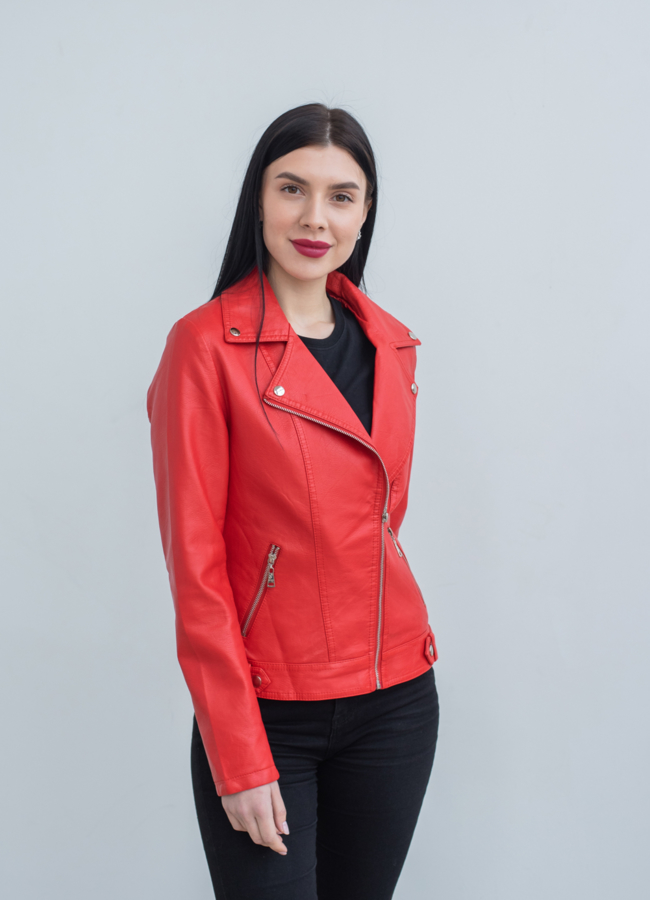 Женская куртка  из эко кожи  модель № 22864 меха малина