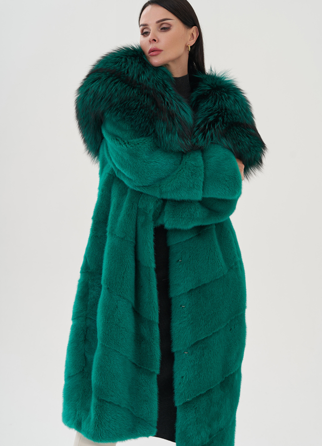 Шуба из норки в зеленом цвете с чернобуркой модель № 22073 универмаг малина