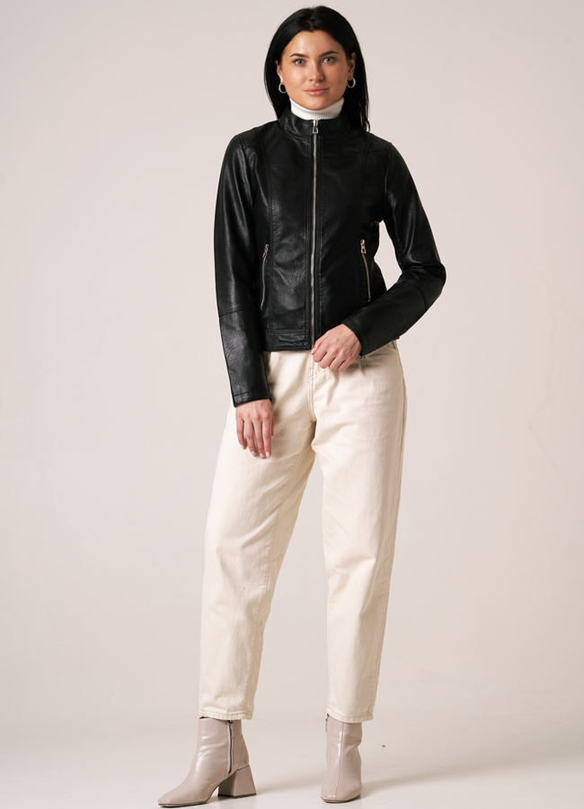 фото Кожаная куртка на молнии в черном цвете модель № 03