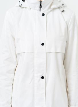 Плащ женский белого цвета