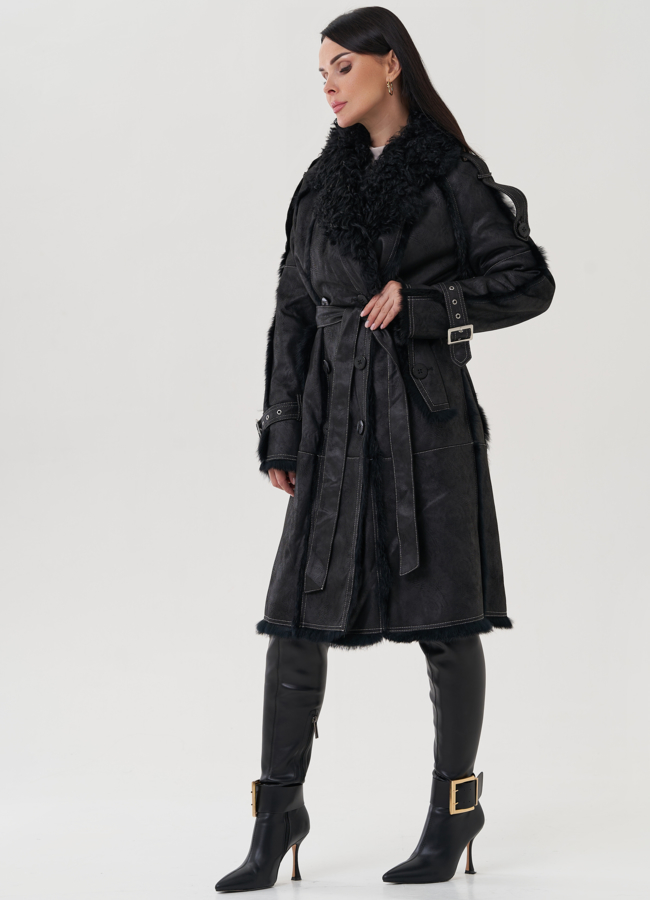 Пальто черного цвета с мехом кролика модель № 25540 в кредит