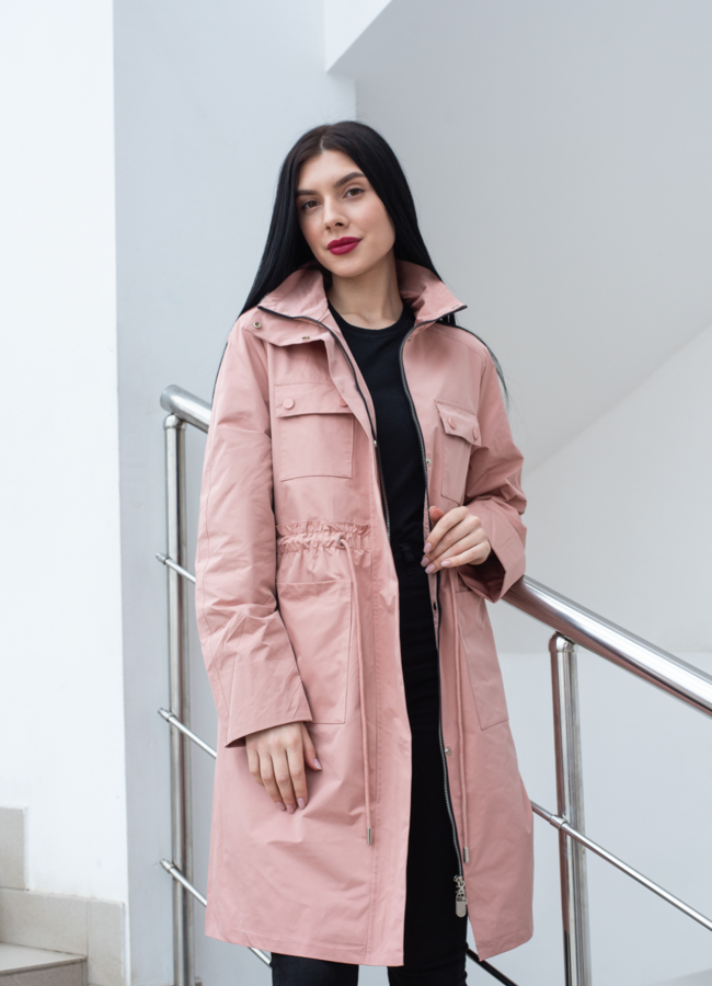 Плащ женский в пудровом цвете  модель № 22874 меха малина