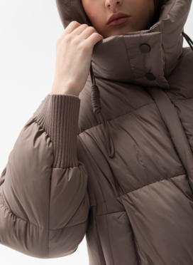 Женский пуховик с капюшоном 