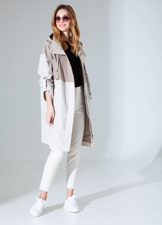 Плащ женский бежевого цвета модель № 8513 в рассрочку