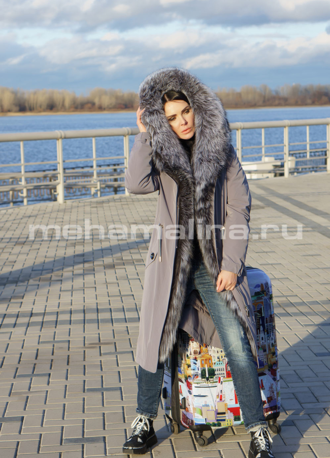 фото Удлиненная парка серого цвета, отделка чернобурка модель № 3956
