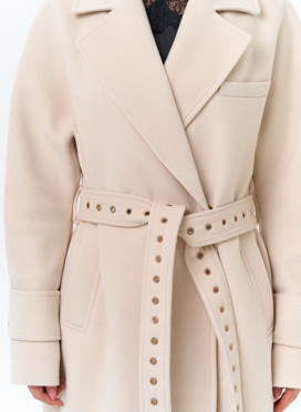 Женское пальто с акцентным поясом