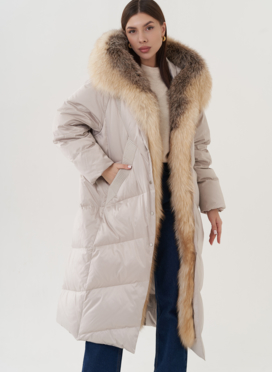 Пуховик с отделкой капюшона из меха лисы
