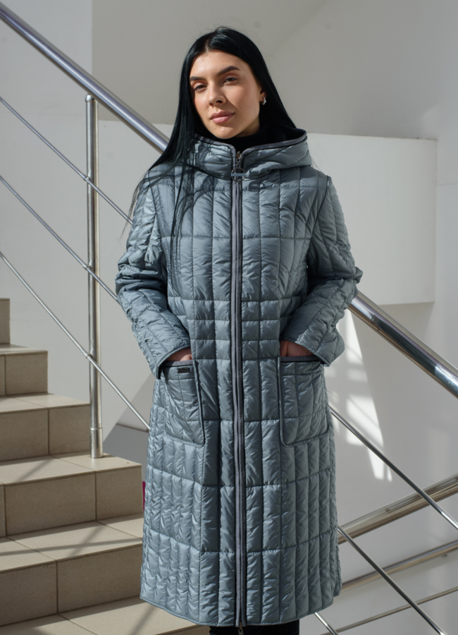 фото Плащ серого цвета с капюшоном  модель № 22583