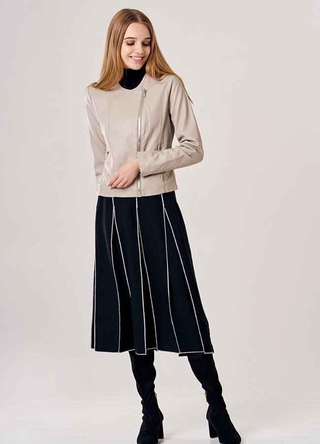 Куртка из эко кожи бежевого цвета модель № 20508 в рассрочку