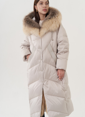 Пуховик с отделкой капюшона из меха лисы