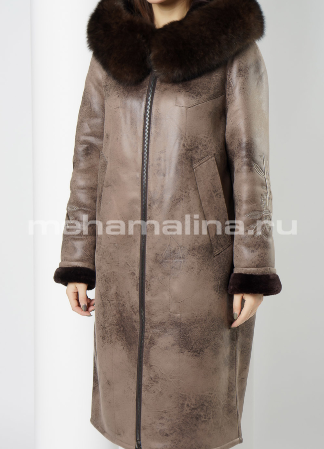Удлиненная эко дубленка коричневого цвета с капюшоном модель № 7758 универмаг малина