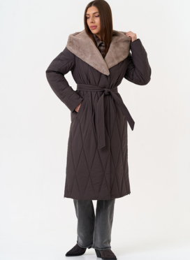 Женское пальто с капюшоном из эко меха