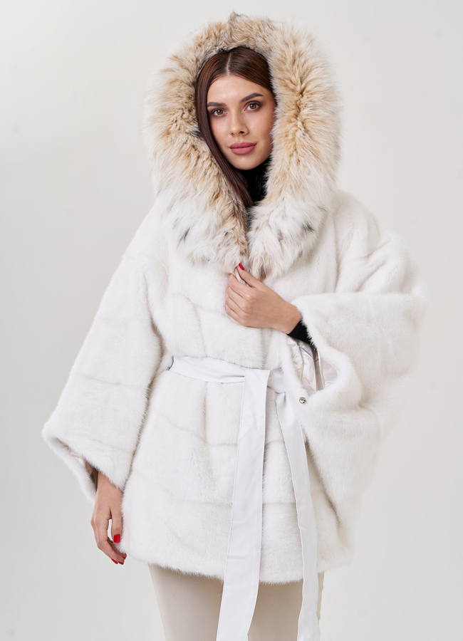 Белая шуба оверсайз с рысью модель № 23305 меха малина