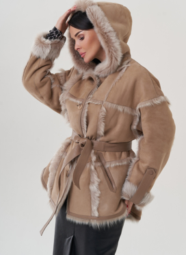 Женская дубленка с капюшоном