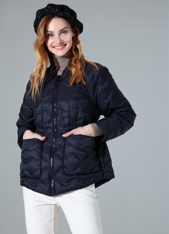 Куртка женская в черном цвете модель № 8523 меха малина