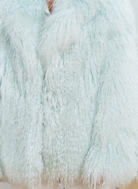 Женская шуба из меха ламы Женская шуба из меха ламы