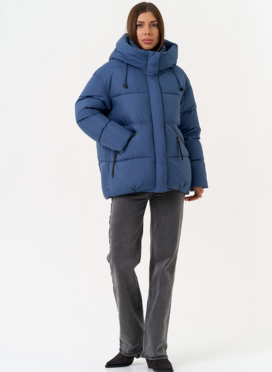 Женский пуховик синего цвета с капюшоном