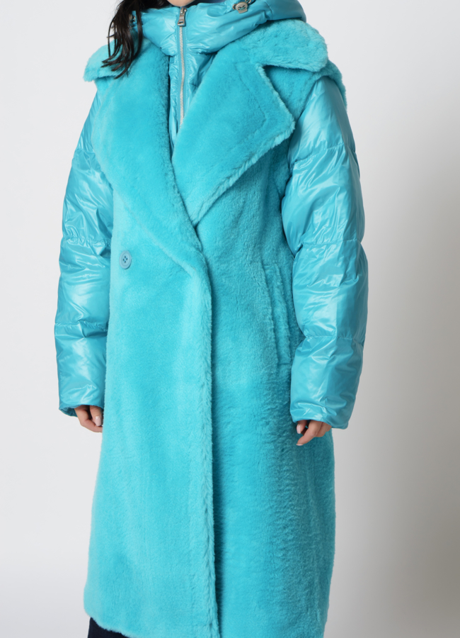 Пальто трансформер из эко меха голубого цвета модель № 21553 в рассрочку