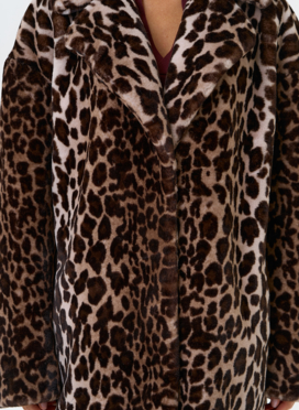 Женская шуба из эко меха с анималистическим принтом Женская шуба из эко меха с анималистическим принтом