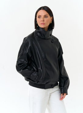 Женская куртка из эко кожи с воротником стойкой