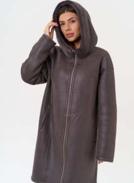 Женская двухсторонняя дубленка из эко замши с капюшоном Женская двухсторонняя дубленка из эко замши с капюшоном