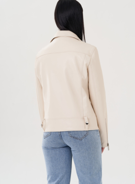 Светлая куртка косуха из эко кожи