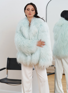 Женская шуба из меха ламы Женская шуба из меха ламы