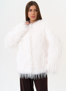 Женская шуба под эко страуса белого цвета Женская шуба под эко страуса белого цвета
