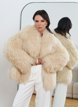 Женская шуба из меха ламы Женская шуба из меха ламы