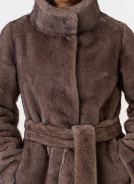 Женская шуба из эко меха с воротником стойкой Женская шуба из эко меха с воротником стойкой