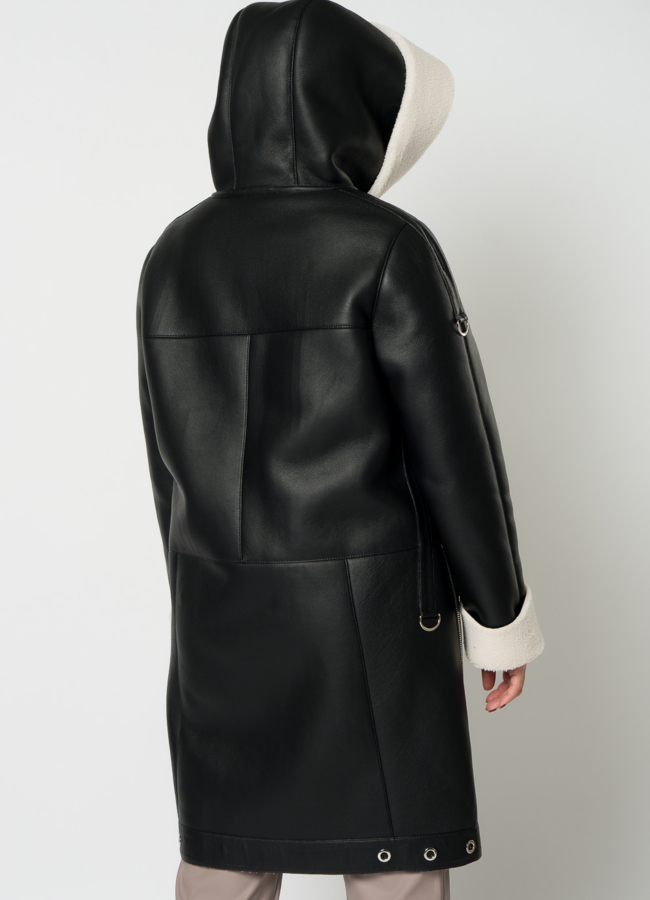 Удлиненная эко дубленка черного цвета на молнии модель № 23628 в рассрочку