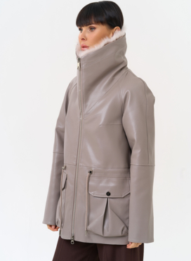 Удлиненная куртка из эко кожи с воротником из эко меха Удлиненная куртка из эко кожи с воротником из эко меха