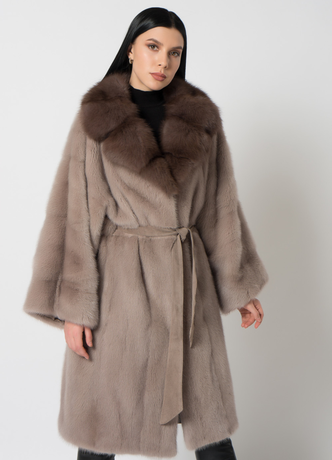 Шуба из норки бежевого цвета с английским воротником модель № 1404 меха малина