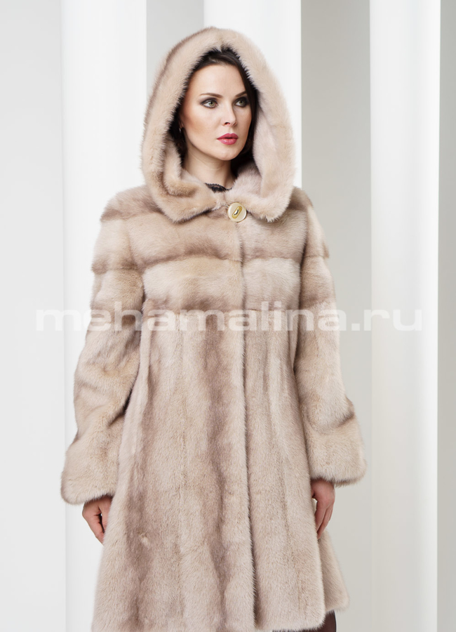 фото Шуба из светлой норки, приталенная с капюшоном модель № S-184