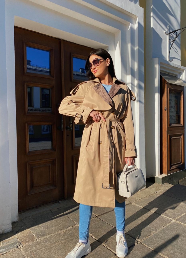 фото Тренч женский бежевого цвета модель № 02