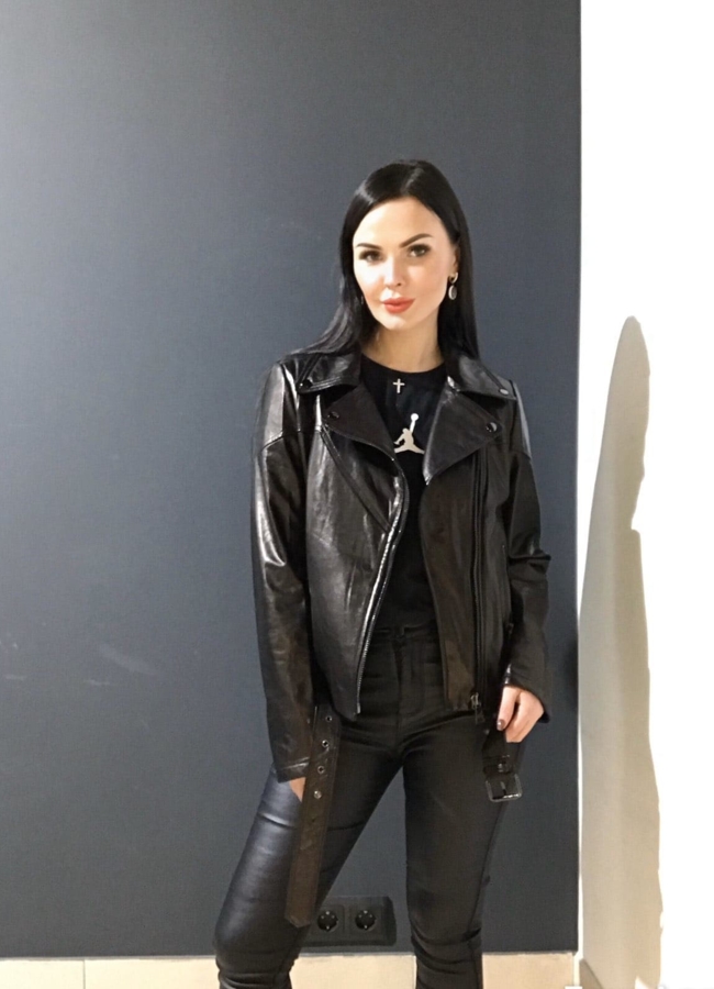 Кожаная куртка черного цвета модель № 8636 в рассрочку