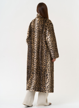 Женская шуба из эко меха с анималистическим принтом Женская шуба из эко меха с анималистическим принтом