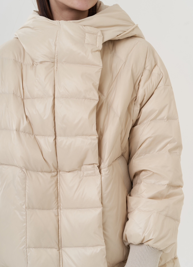 Женский пуховик оверсайз с капюшоном  модель № 25954 универмаг малина