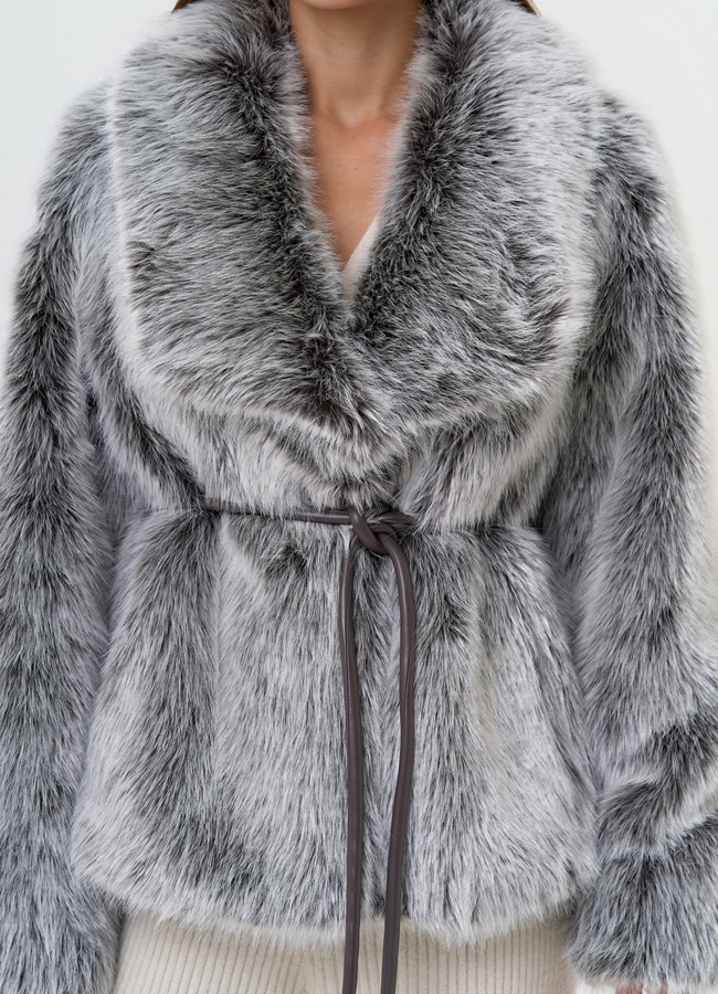 Женская короткая шуба из эко меха с воротником модель № 31438 универмаг малина Женская короткая шуба из эко меха с воротником модель № 31438 универмаг малина