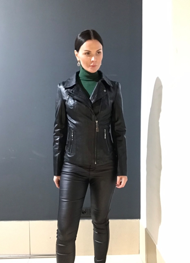 Куртка женская из эко кожи модель № 7986 меха малина